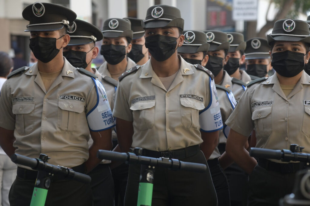 ¿Cuánto dura el curso de Policía en Ecuador?